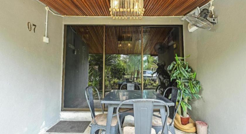 Oyo 90636 Teratak Zakiah Chalet Jerantut Exteriér fotografie